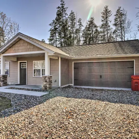 Breezy Point Cabin w/ Fire Pit - Walk to Lake