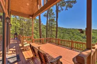 Peaceful Cabin w/ Deck + Scenic Mtn Views! - Homestays