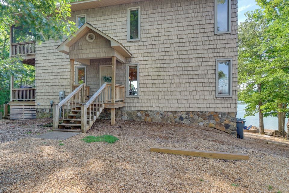 Photo 3 of 6