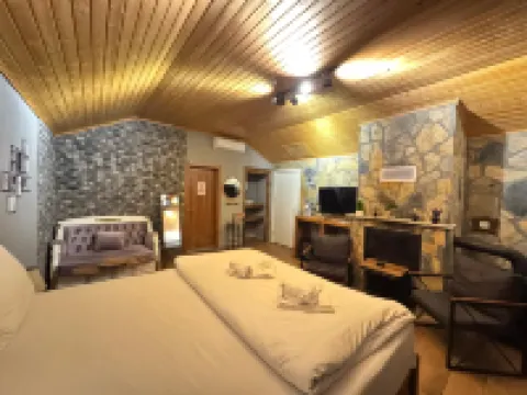 Tas Mahall Luxury Hotel