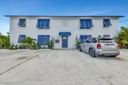 2 Bedroom Apt, Enjoy Baseball WiFi Close to the Beach & Rapids Отели рядом с достопримечательностью «Coconuts on the Beach»