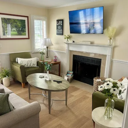 Peaceful Oasis Steps from Mohegan Sun