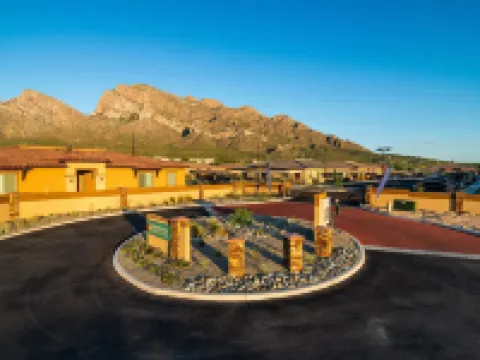 Landing Apartments Oro Valley Hotels in Oro Valley