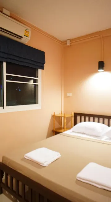 ห้องเตียงใหญ่ พร้อมห้องน้ำส่วนตัว