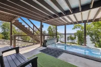 Tranquil Waterfront-Private Dock, Sauna, Swim Spa Hotels in Jefferson County