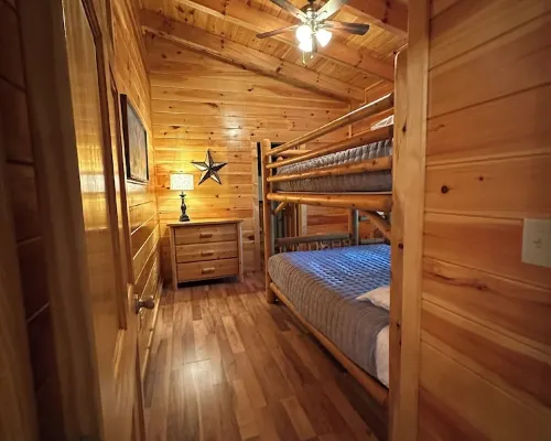 Firefly 3BR/3BA cabin with amazing views! Hotels in Wolfe County