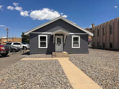 Spacious 5-bedroom house in delightful Delta with WiFi Hotels near Bob Jay Park