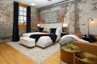 Charming Historic Condo with Modern Amenities - Luxurious Urban Retreat