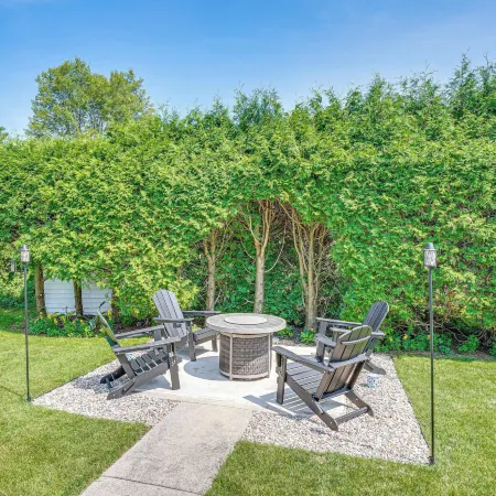 2 Mi to Lake Michigan Family-Friendly Home