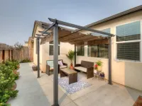 Clovis House, Sleeps 10, Hammock, Covered Patio, Game Table クローヴィスのホテル