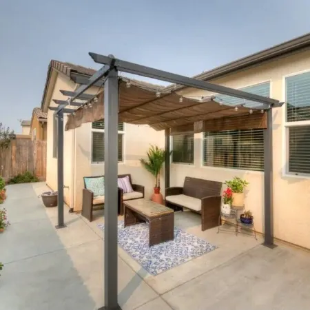 Clovis House, Sleeps 10, Hammock, Covered Patio, Game Table Отели в г. Кловис