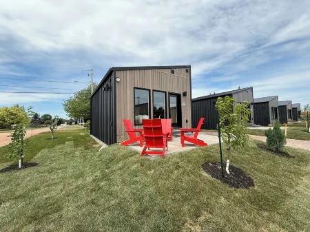 Royalty Maples Cottages and Motel