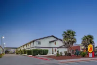 Super 8 by Wyndham Arcata فنادق في McKinleyville