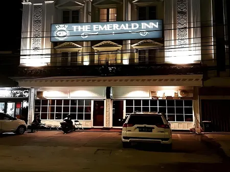 The Emerald Inn Отели в г. Lorok Pakjo