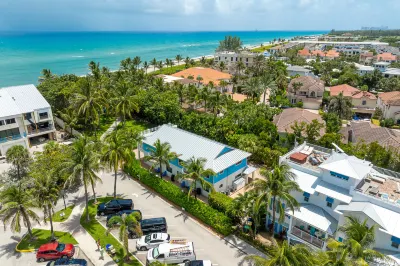 Steps to Juno Beach with Private Patio - Stylish Coastal Haven
