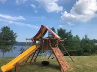 Pet Friendly Waterfront Farmhouse- Pvt Ofc, Views, Kayaks, Game Room &  Playset Hotel a Washington County