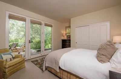 Renovated, refined, immaculate single-story mountain home 2 miles south of Baldy Hotel berhampiran Carbonate Mountain Trailhead