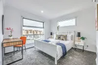 StayAU Fresh Modern 5BR Retreat Netflix in Berwick Hotels in Berwick