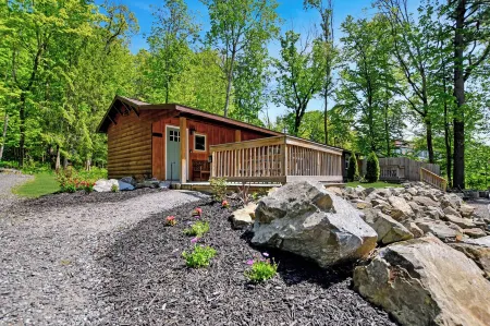 Close to Town - with Deck & Fire Pit - Pet Friendly