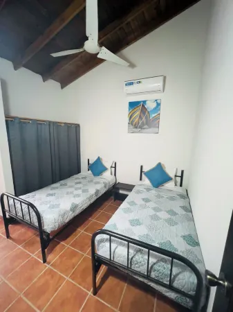 Come and Relax in this Quiet Space and  Enjoying Sunsets by the Pool! Отели рядом с достопримечательностью «Плайя Санта Клара»