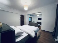 Charming 2-bedroom apartment with AC, WiFi in lovely Cairo Governorate Hotels in Rawd Al Farag