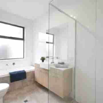 No Stairs Dbl Garage Aircon Woodville North Rooms