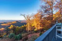 Modern rustic home with spectacular mountain views and sunsets!
