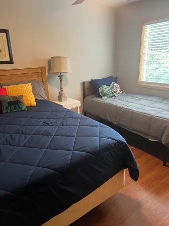 THE SEWARD APARTMENT