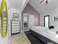 Pool and Hot Tub Retreat for Large Groups - Tropical Oasis