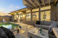 Designer Desert Oasis w/ Pool, Hot Tub, Outdoor Lounge the Riley by Avantstay