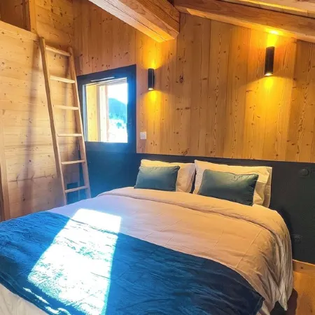 CHALET LOUNE sleeps 14 with jacuzzi and sauna
