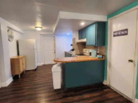 Beach Vibes 2-bedroom house 1 bath. with AC, WiFi in delightful St. Petersburg Hotels in Lealman