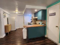 Beach Vibes 2-bedroom house 1 bath. with AC, WiFi in delightful St. Petersburg