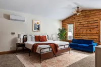 Lakefront, Indoor Pool+Hot Tub,  Sandy Beach+Dock+Kayak, Gameroom+Firepit