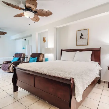 Coconut Palms Inn