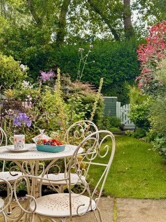 Brooklands home | 12 min to Airport | Free parking | Private garden Отели рядом с достопримечательностью «Парк Сейл Уотер»