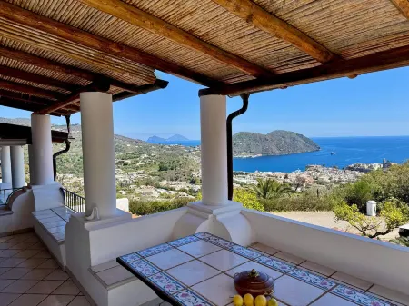 Aeolian Villa - Apartment with Terrace