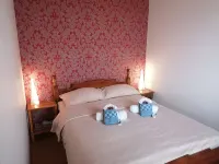 Vikendica udaljena na 5 minuta od Zaovinskog jezera u prelepom delu planine Tare Hotels in Konjska Reka