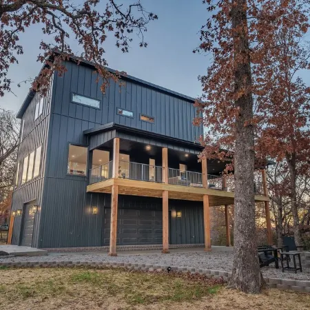 Refuge Ridge - A Modern 3-bedroom Cabin overlooking beautiful Norfork Lake