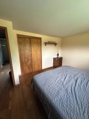 Quiet 2 bedroom house moments outside of Greenville 웨스트 살렘 타운쉽 호텔