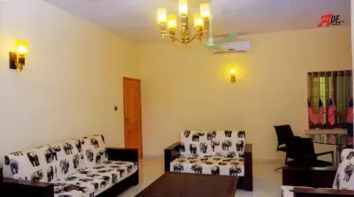 Family-friendly 3-bedroom apartment / WiFi, AC & Fishpond in charming Porto-Novo Hotels in 