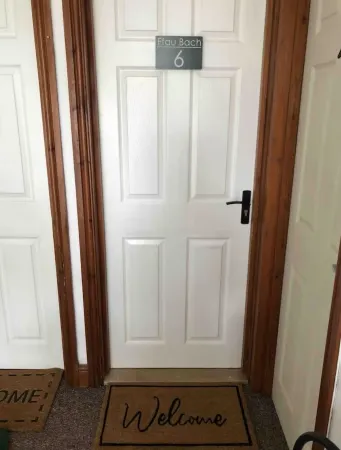 Ffau Bach - Little Den. Boutique Central Pembrokeshire.