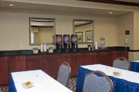Hampton Inn & Suites Indianapolis-Airport - breakfast
