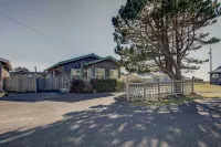 Chic Summer House Cottage Walk to Ocean! - Wi-Fi