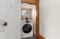 Bright & Modern Loft w/ Patio, By Falls & Wineries