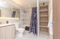 Saint Suites - Luxury High Rise Lake View/Gym/Wifi Hotels in The Harbourfront