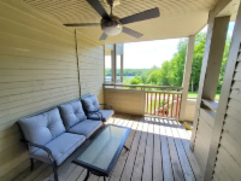 Charming Muskoka Getaway on Fairy Lake, Huntsville