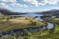 Luxury 2 Bedroom Cottage, with private courtyard and garden. Hotels in Killin