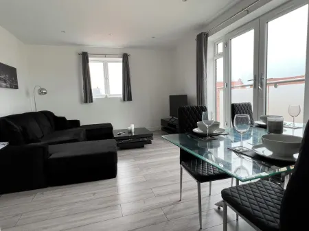 1-Bedroom Apartment – Business & Leisure | Sleeps 4 | Free Parking & Netflix