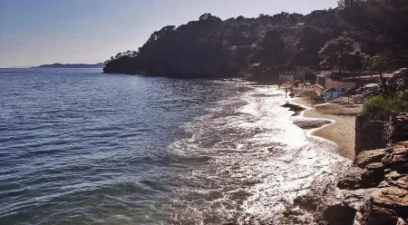Le Jardin de Neptune Отели рядом с достопримечательностью «église Sainte-Thérèse-de-l'Enfant-Jésus du Rayol-Canadel-sur-Mer»